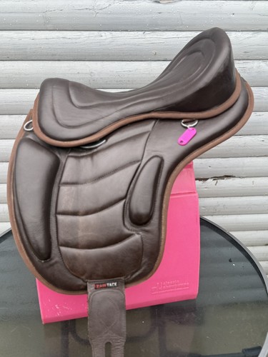 Inch brown treeless saddle - 17,