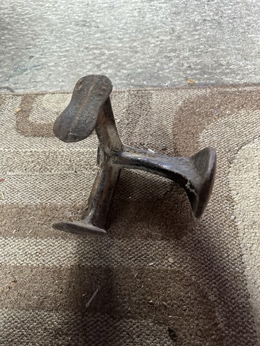 Three footed cobblers - three-footed,