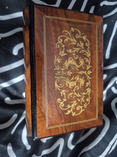 Italian marquetry music - italian,