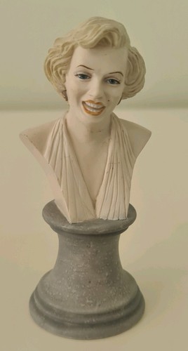 Marilyn monroe figurine - marilyn,