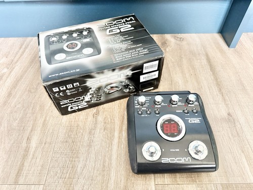 Zoom guitar effects pedal - zoom,
