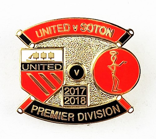 Manchester united football pin - manchester,