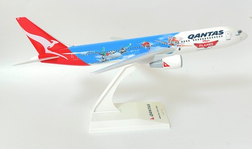 Boeing 767 300 qantas disney - boeing, disney's