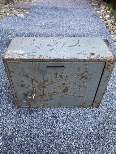Small brick wall safe - small, ,alms