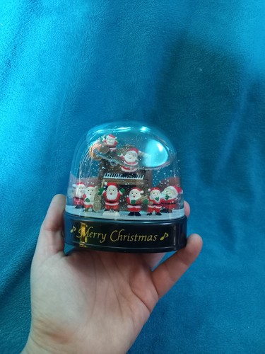 Vintage well snow globe - snow,