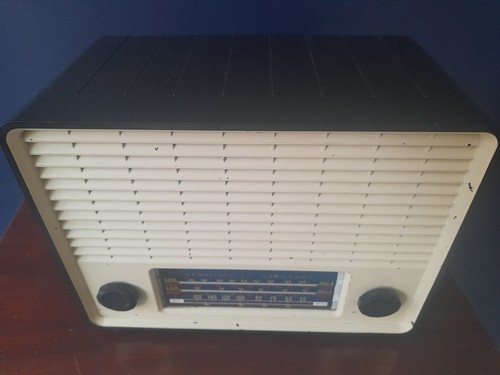 Vintage bakelite radio - vintage,