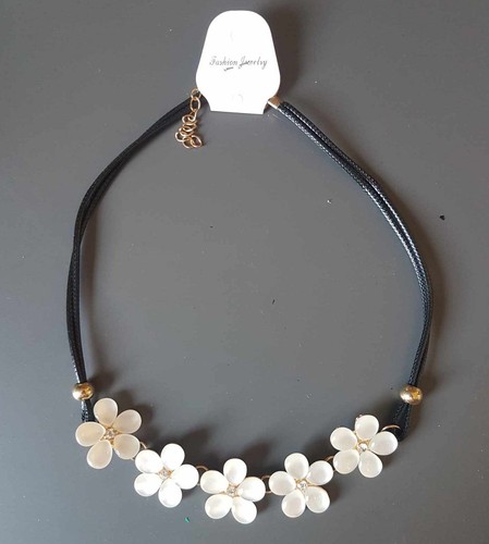 Floral statement necklace - floral, on