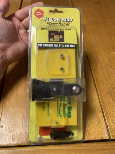 Yellow bird side surface - yellow,