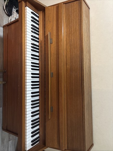 Brown eavestaff piano made - piano,,