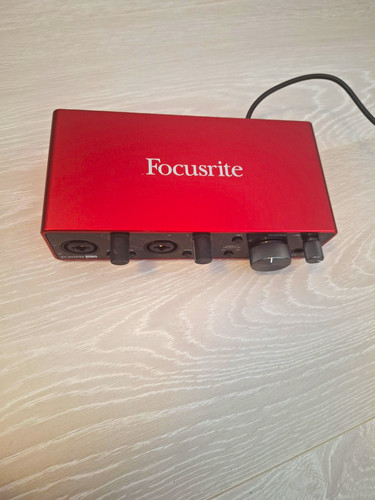 Focusrite scarlett 2i2 - focusrite, 3rd