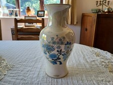 SADLER ceramic cream vase with blue flowers and gold trim