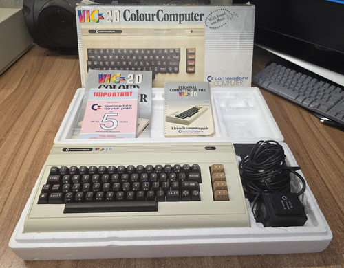 Commodore vic home computer - commodore,