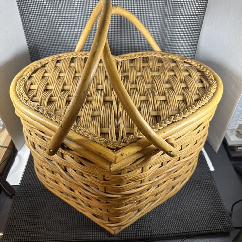 Vtg heart shaped - heart, basket