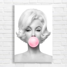 Glamorous Marilyn Monroe