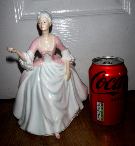 Royal doulton figurine - doulton,