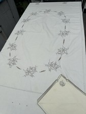 SUPERB Embroidered VINTAGE Linen Tablecloth With Napkins. LARGE