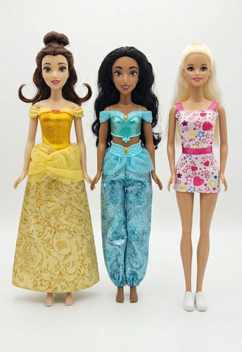 Lot fashion dolls - lot,