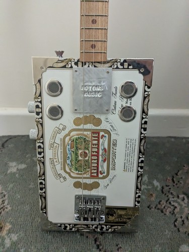 Cigar box guitar - cigar,