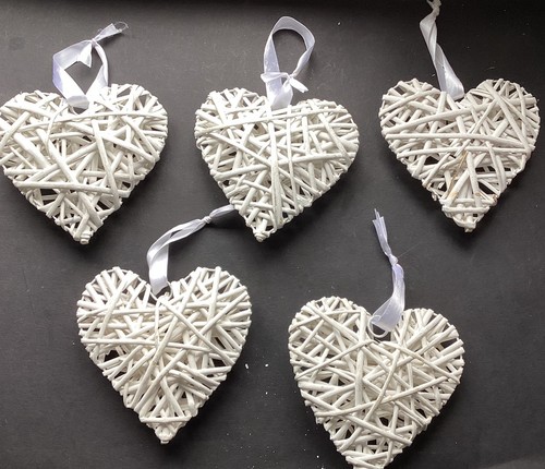 White wicker hearts - white,