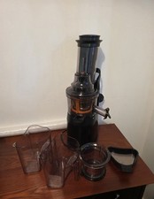 Fridja F1900 240W Slow Masticating Whole Fruit Juicer Black