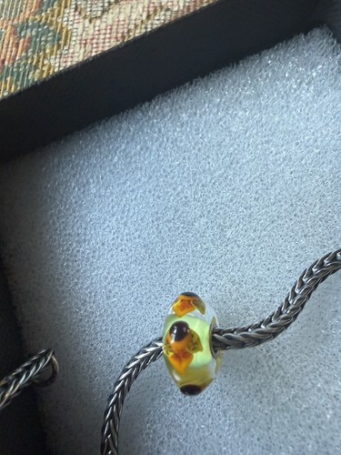 Trollbeads unique bee bead