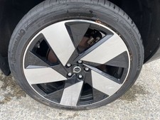 VOLVO XC40 ALLOY WHEEL AND TYRE 255/40/20 32143630