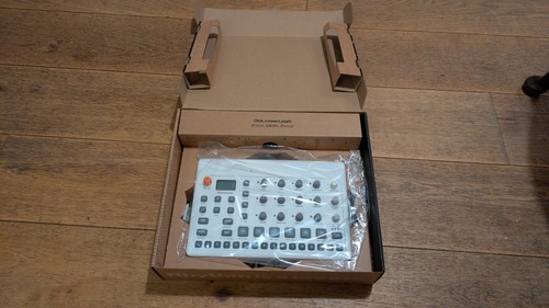 Elektron model samples track - elektron,