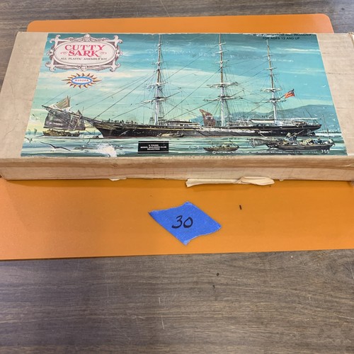 1970s aurora cutty sark model - sark,