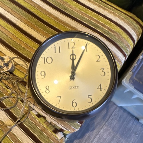 Gents round brown wall clock - round,