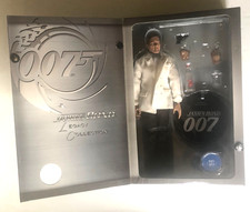 SIDESHOW JAMES BOND ROGER