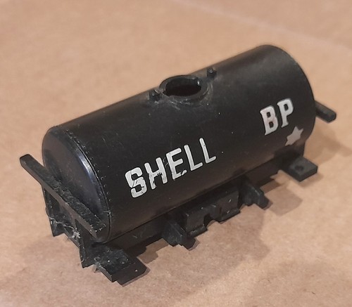 Triang shell tank wagon - bp,
