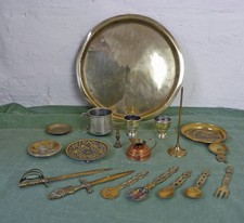 JOB LOT OF NINETEEN BRASS ITEMS