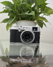 Fujifilm X100S 16.3MP Digital Camera with Charger & Card & Battery Silver