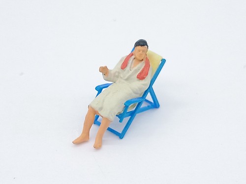 Preiser figures man sunbathing - figures,