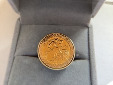 HALF SOVEREIGN RING. 1982 22ct