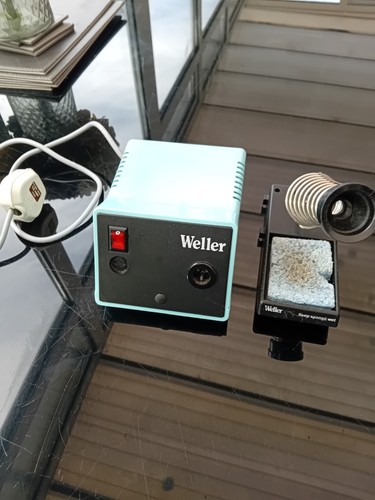 Weller soldering iron - , station