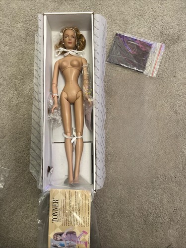 Tonner blush bashful nude - bashful,