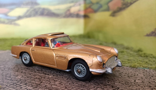 Corgi toys 261 aston - toys,