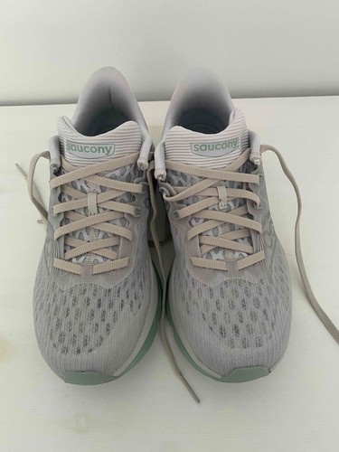 Worn twice saucony - (indoors),