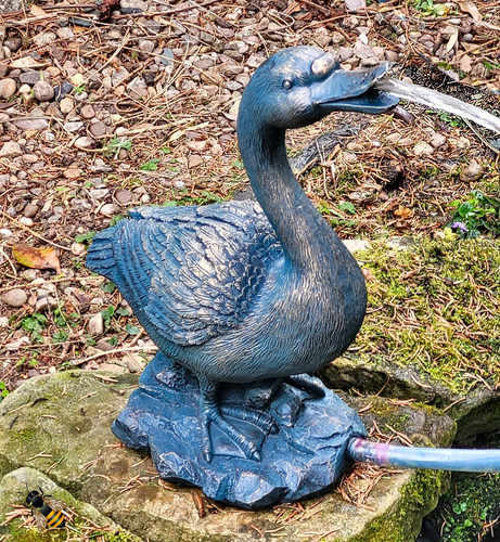 Pond spitter goose garden - spitter,