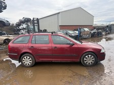 Skoda Octavia estate breaking