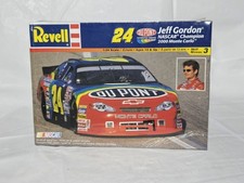 Revell Jeff Gordon 24 Dupont