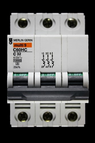 Merlin gerin amp curve - curve, c