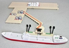 TRIANG MINIC SHIPS GULF TANKER WHARF SET  & Storage tanks Code 3 VG