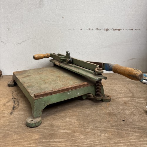 Vintage guillotine paper - guillotine,