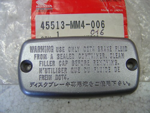 Brake master cylinder cover - cylinder, av
