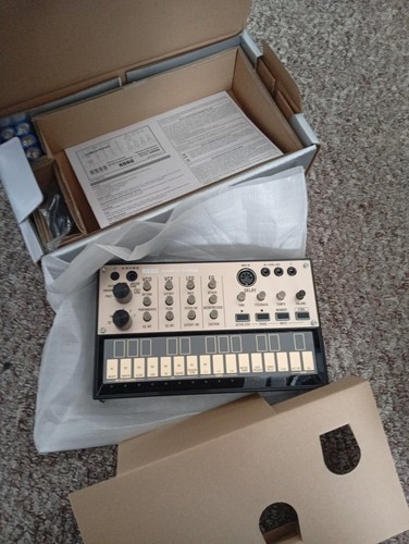 Korg volca keys - new, open