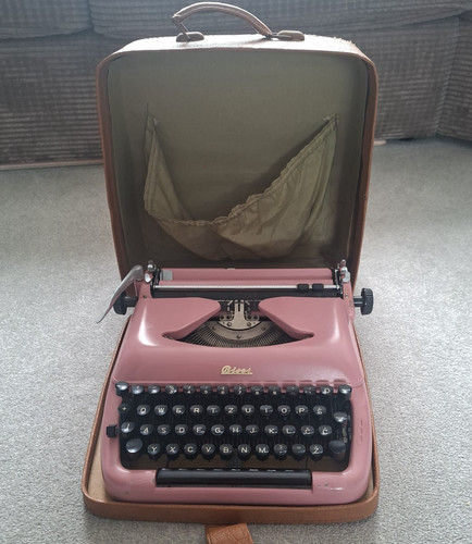 Biser pink typewriter - biser,