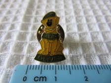 UDR RUC Oliver dog Police obsolete vintage lapel pin badge (#89)