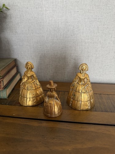 Trio brass crinoline - brass, lady